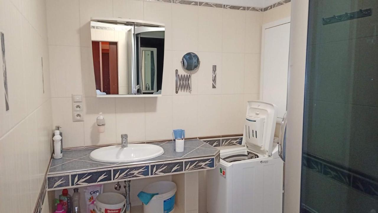 Považská Bystrica Wolf Apartman Pokojne Ubytovanie V Povazskej Bystrici Ticha Lokalita S Parkovanim Vsade Blizko Vhodne Pre Pracovne Cesty Turistiku Aj Oddych Plne Vybavena Kuchyna מראה חיצוני תמונה