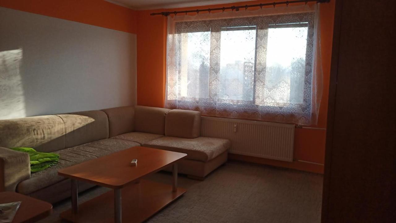 Považská Bystrica Wolf Apartman Pokojne Ubytovanie V Povazskej Bystrici Ticha Lokalita S Parkovanim Vsade Blizko Vhodne Pre Pracovne Cesty Turistiku Aj Oddych Plne Vybavena Kuchyna מראה חיצוני תמונה