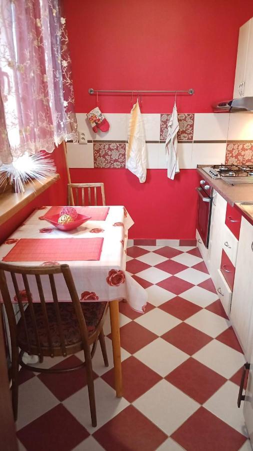 Považská Bystrica Wolf Apartman Pokojne Ubytovanie V Povazskej Bystrici Ticha Lokalita S Parkovanim Vsade Blizko Vhodne Pre Pracovne Cesty Turistiku Aj Oddych Plne Vybavena Kuchyna מראה חיצוני תמונה