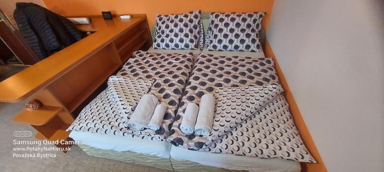 Považská Bystrica Wolf Apartman Pokojne Ubytovanie V Povazskej Bystrici Ticha Lokalita S Parkovanim Vsade Blizko Vhodne Pre Pracovne Cesty Turistiku Aj Oddych Plne Vybavena Kuchyna מראה חיצוני תמונה