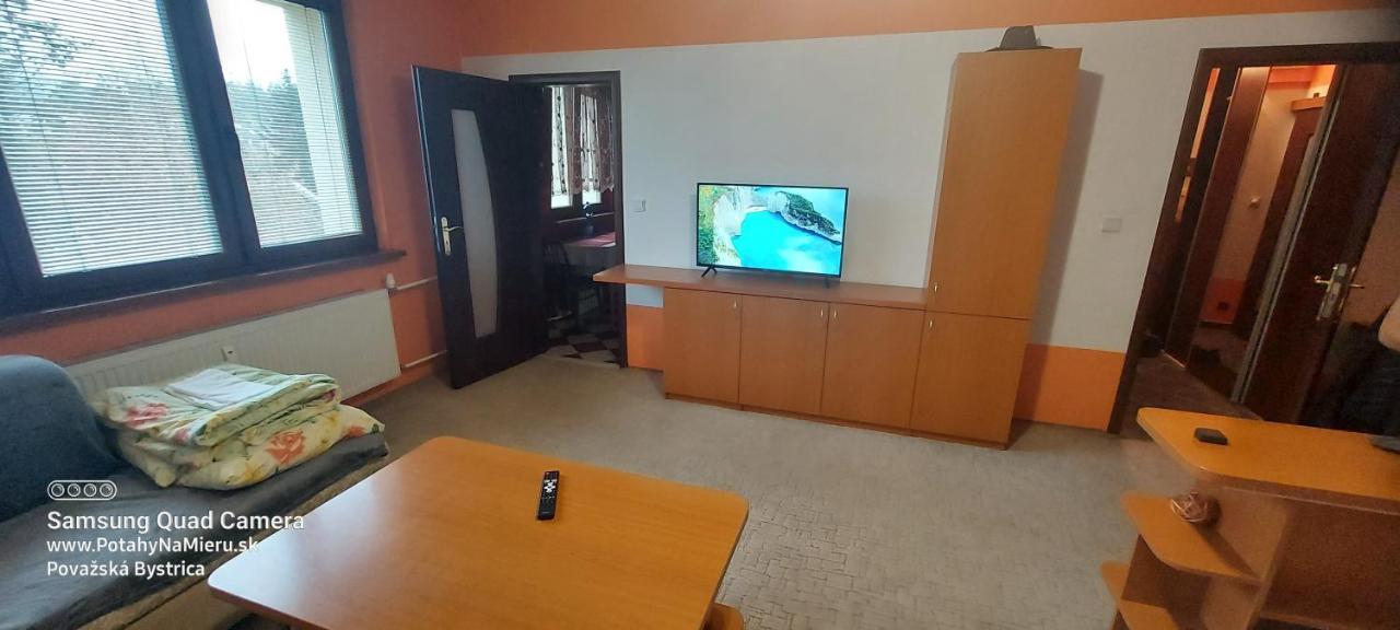 Považská Bystrica Wolf Apartman Pokojne Ubytovanie V Povazskej Bystrici Ticha Lokalita S Parkovanim Vsade Blizko Vhodne Pre Pracovne Cesty Turistiku Aj Oddych Plne Vybavena Kuchyna מראה חיצוני תמונה