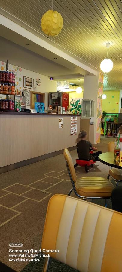 Považská Bystrica Wolf Apartman Pokojne Ubytovanie V Povazskej Bystrici Ticha Lokalita S Parkovanim Vsade Blizko Vhodne Pre Pracovne Cesty Turistiku Aj Oddych Plne Vybavena Kuchyna מראה חיצוני תמונה