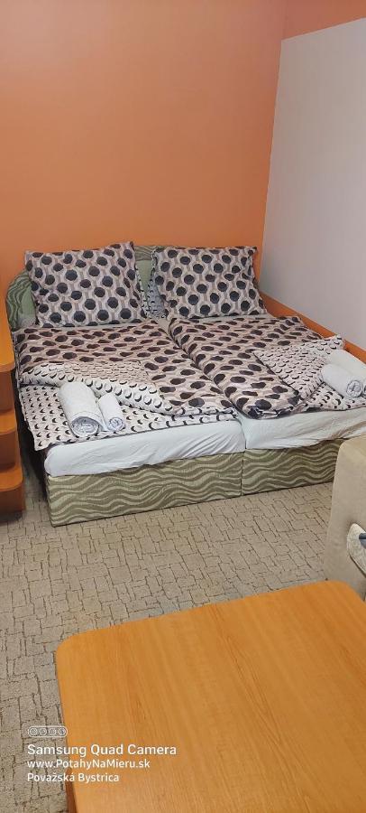 Považská Bystrica Wolf Apartman Pokojne Ubytovanie V Povazskej Bystrici Ticha Lokalita S Parkovanim Vsade Blizko Vhodne Pre Pracovne Cesty Turistiku Aj Oddych Plne Vybavena Kuchyna מראה חיצוני תמונה