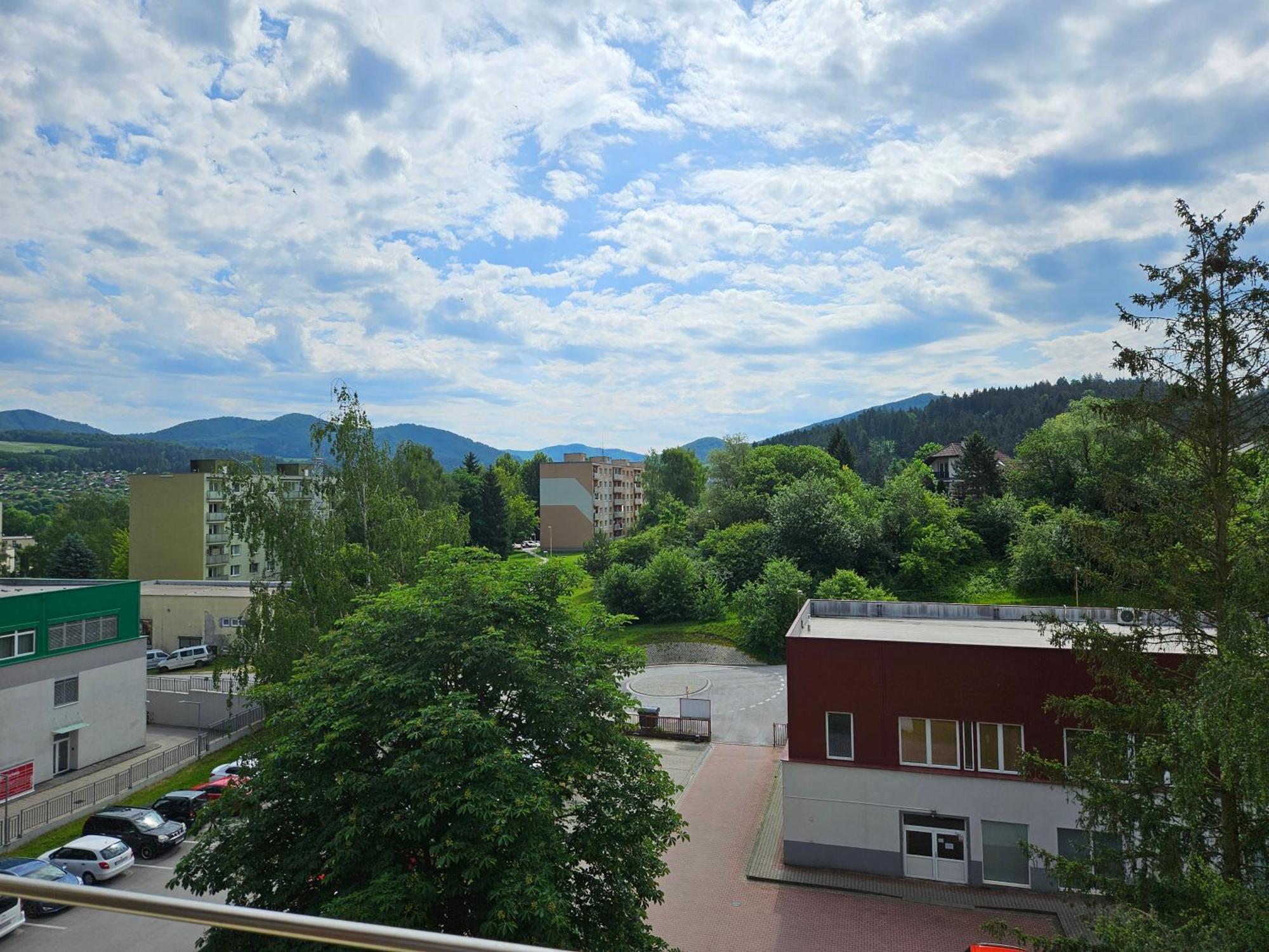 Považská Bystrica Wolf Apartman Pokojne Ubytovanie V Povazskej Bystrici Ticha Lokalita S Parkovanim Vsade Blizko Vhodne Pre Pracovne Cesty Turistiku Aj Oddych Plne Vybavena Kuchyna מראה חיצוני תמונה