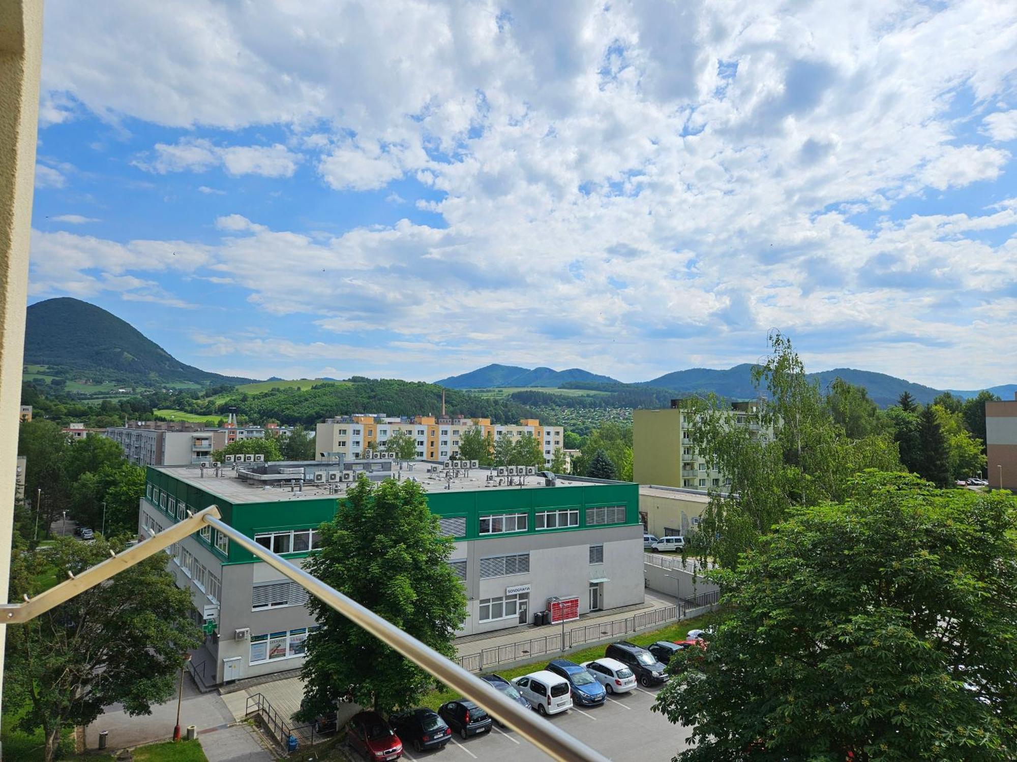 Považská Bystrica Wolf Apartman Pokojne Ubytovanie V Povazskej Bystrici Ticha Lokalita S Parkovanim Vsade Blizko Vhodne Pre Pracovne Cesty Turistiku Aj Oddych Plne Vybavena Kuchyna מראה חיצוני תמונה