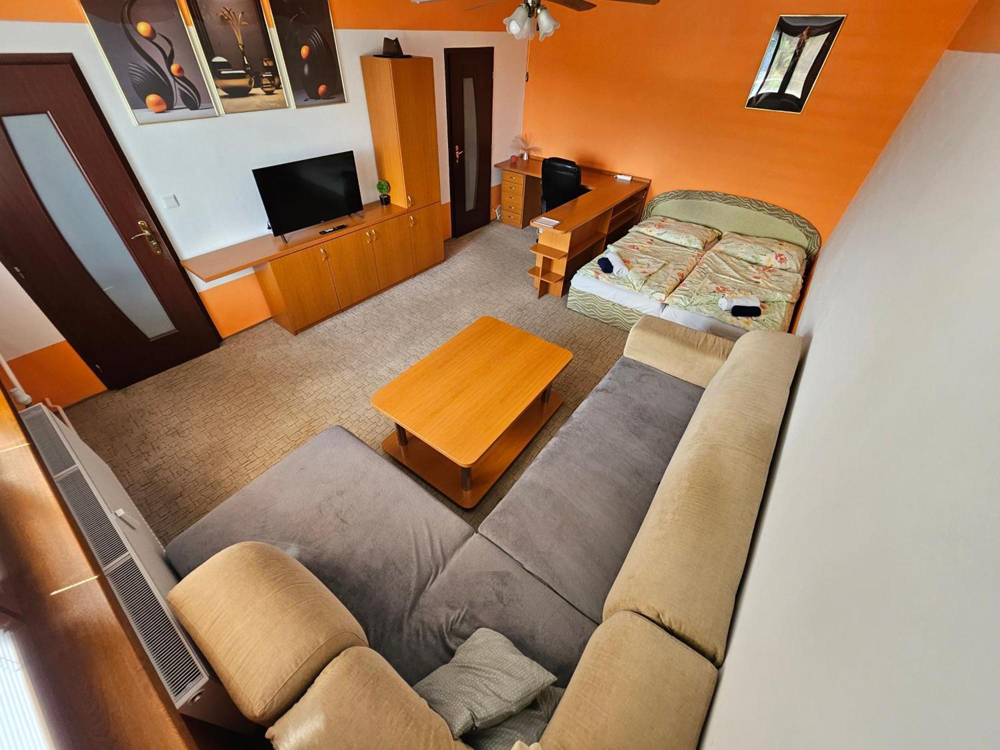 Považská Bystrica Wolf Apartman Pokojne Ubytovanie V Povazskej Bystrici Ticha Lokalita S Parkovanim Vsade Blizko Vhodne Pre Pracovne Cesty Turistiku Aj Oddych Plne Vybavena Kuchyna מראה חיצוני תמונה