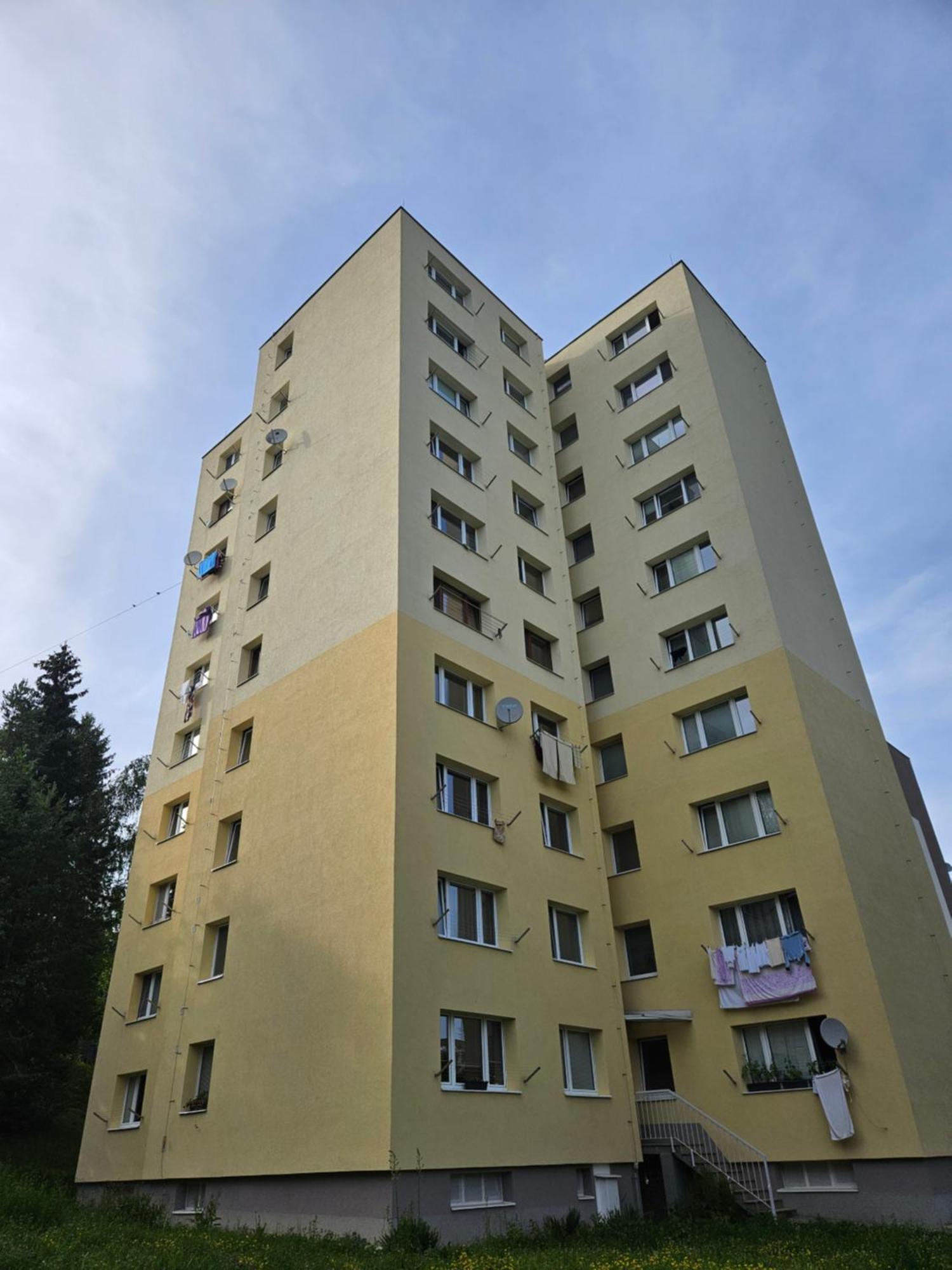 Považská Bystrica Wolf Apartman Pokojne Ubytovanie V Povazskej Bystrici Ticha Lokalita S Parkovanim Vsade Blizko Vhodne Pre Pracovne Cesty Turistiku Aj Oddych Plne Vybavena Kuchyna מראה חיצוני תמונה